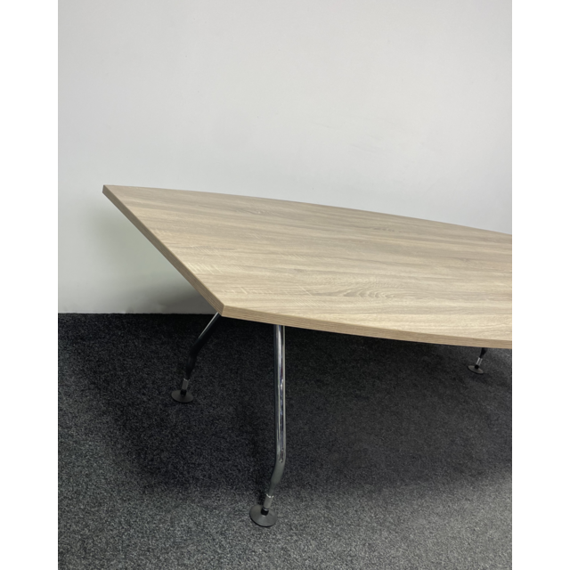 Vitra Vergadertafel - Tonvormig Blad | 240 x 120 cm Vitra Vergadertafel - Tonvormig Blad | 240 x 120 cm