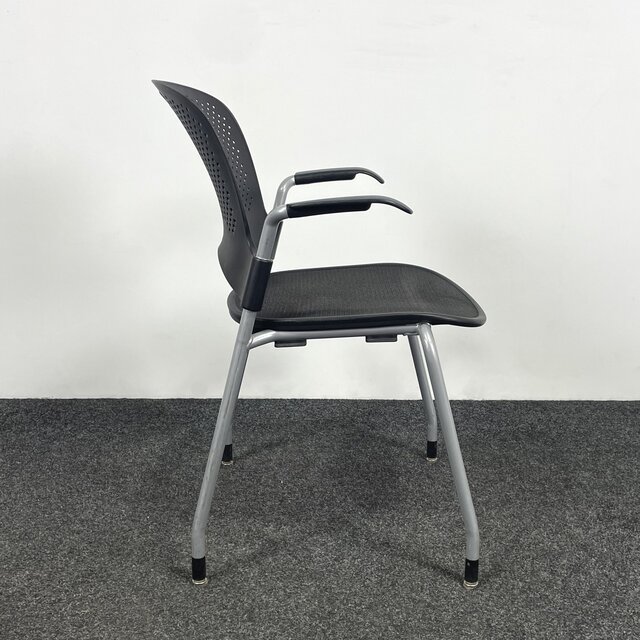 Herman Miller Caper Stoel Met Armleuningen - Zwart