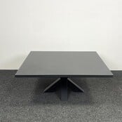 Zwarte Salontafel Met Metalen Kruispoot