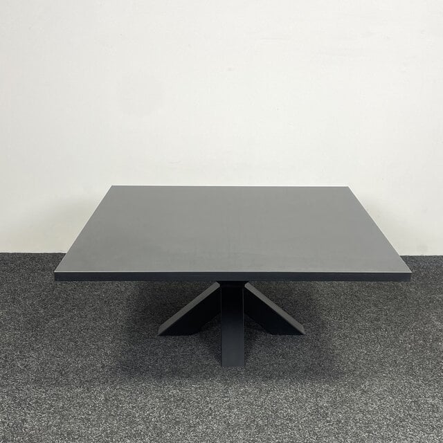 Zwarte Salontafel Met Metalen Kruispoot