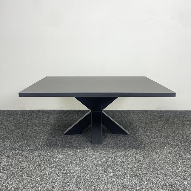 Zwarte Salontafel Met Metalen Kruispoot