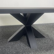 Zwarte Salontafel Met Metalen Kruispoot