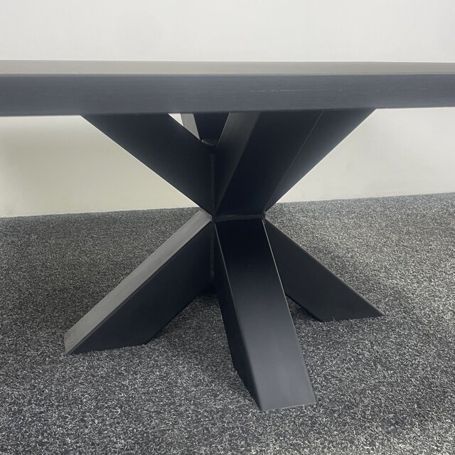 Zwarte Salontafel Met Metalen Kruispoot