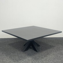 Zwarte Salontafel Met Metalen Kruispoot