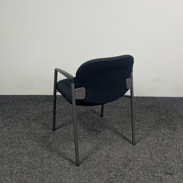 Ahrend 320 Vergaderstoel - Rechte Armleggers - Antraciet Onderstel