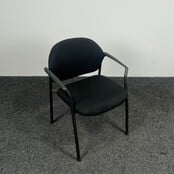 Ahrend 320 Vergaderstoel - Schuine Armleggers - Zwart Onderstel