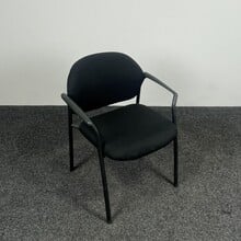 Ahrend 320 Vergaderstoel - Schuine Armleggers - Zwart Onderstel