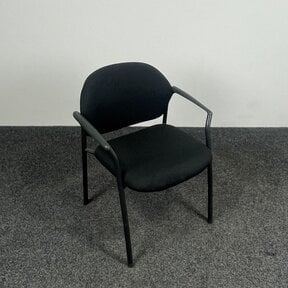 Ahrend 320 Vergaderstoel - Schuine Armleggers - Zwart Onderstel