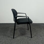 Ahrend 320 Vergaderstoel - Schuine Armleggers - Zwart Onderstel