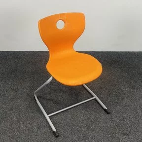 Oranje Schoolstoel - PantoSwing Lupo | M Kuipzitting