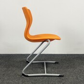 Oranje Schoolstoel - PantoSwing Lupo | M Kuipzitting