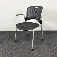 Herman Miller Caper Stoel Met Armleuningen - Zwart
