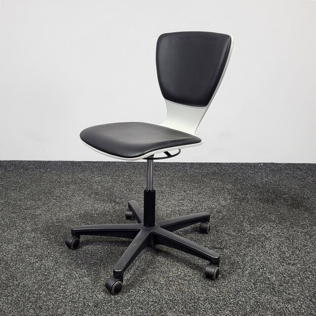 Ahrend Werkstoel - Zwart / Witte Zitting