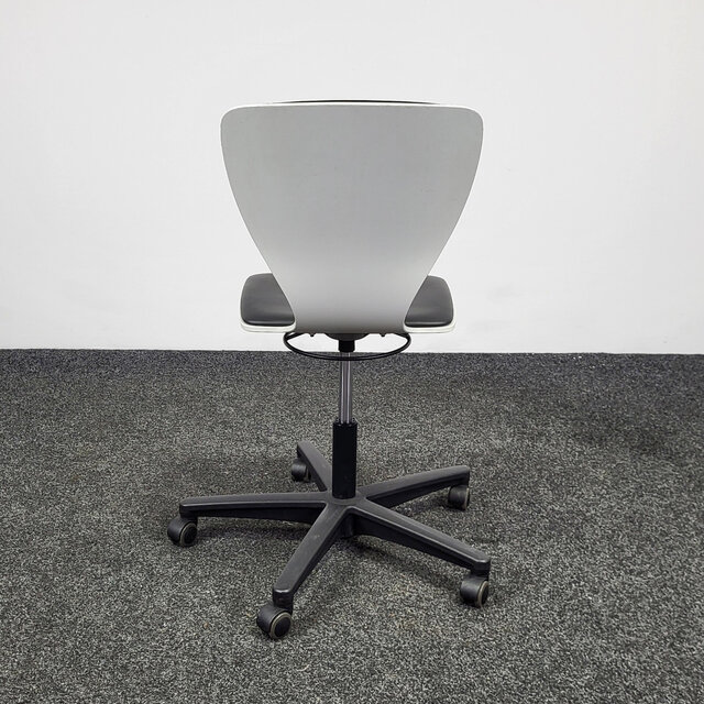 Ahrend Werkstoel - Zwart / Witte Zitting