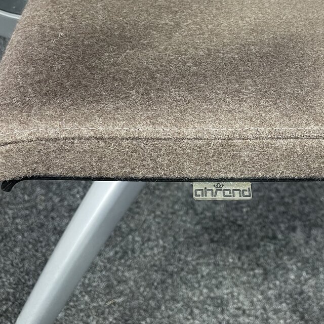 Ahrend 240 Vergaderstoel - Bruine Zitting