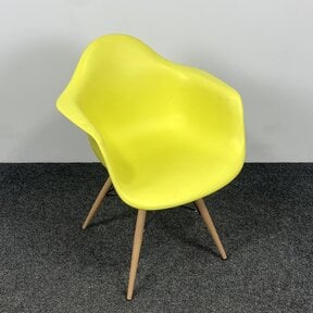 Lichtgele Kuipstoel - Houten Onderstel