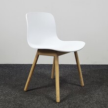 Hay About a Chair - Wit