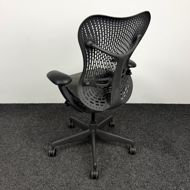 Bureaustoel Herman Miller Mirra 2 (B)