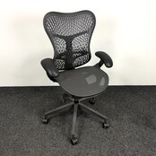 Bureaustoel Herman Miller Mirra 2 | Triflex Graphite