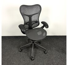 Bureaustoel Herman Miller Mirra 2 | Triflex Graphite