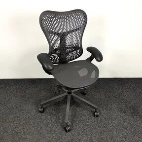 Bureaustoel Herman Miller Mirra 2 | Triflex Graphite