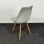 Grijze Kuipstoel - Houten Onderstel