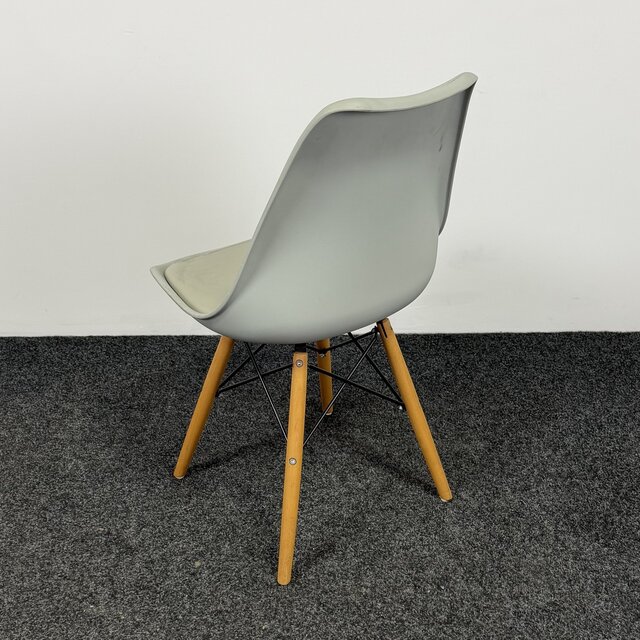 Grijze Kuipstoel - Houten Onderstel