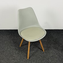 Grijze Kuipstoel - Houten Onderstel