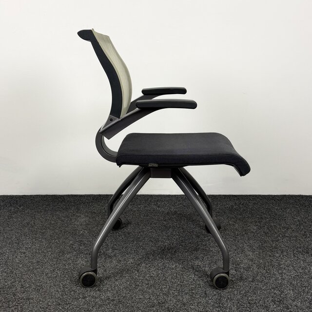 Ahrend 240 Vergaderstoel - Verrijdbaar