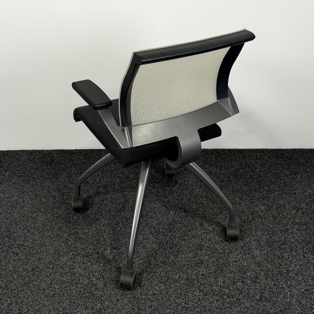 Ahrend 240 Vergaderstoel - Verrijdbaar