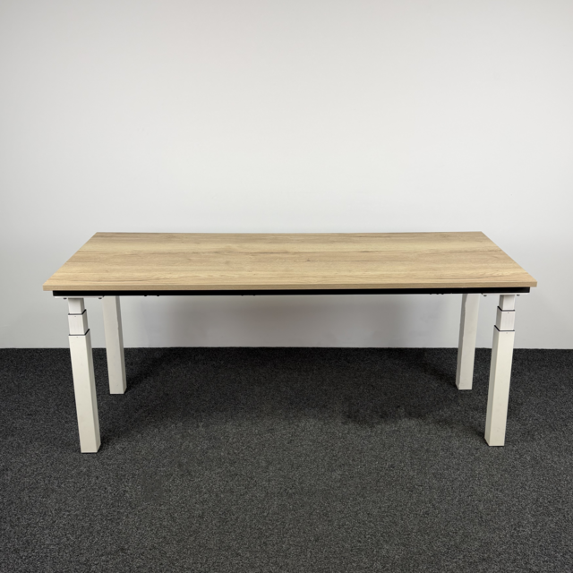 Ahrend Elektrisch Bureau | 200 x 80 cm