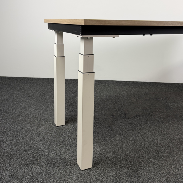 Ahrend Elektrisch Bureau | 200 x 80 cm