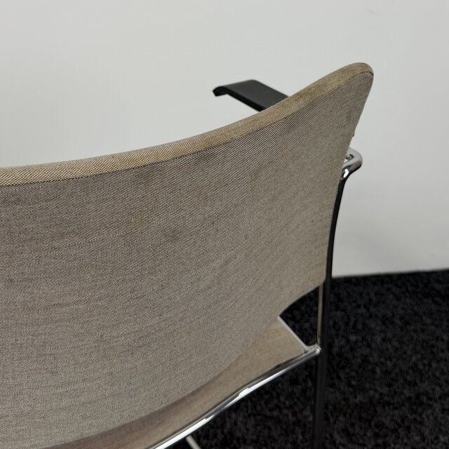 HOWE 40/4 Vergaderstoel | Beige