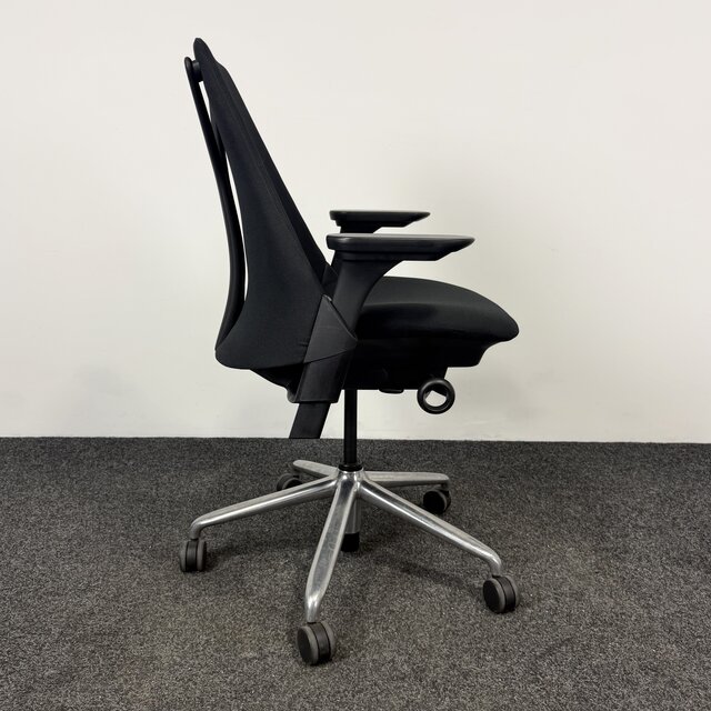 Refurbished Herman Miller Sayl Bureaustoel - Zwart