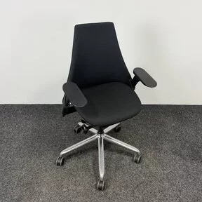 Refurbished Herman Miller Sayl Bureaustoel - Zwart