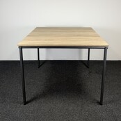 Refurbished Ahrend Statafel | 140 x 140 cm