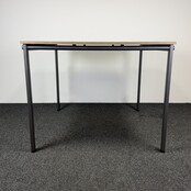 Refurbished Ahrend Statafel | 140 x 140 cm