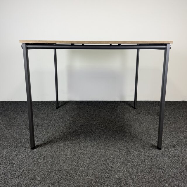 Refurbished Ahrend Statafel | 140 x 140 cm