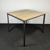 Refurbished Ahrend Statafel | 140 x 140 cm