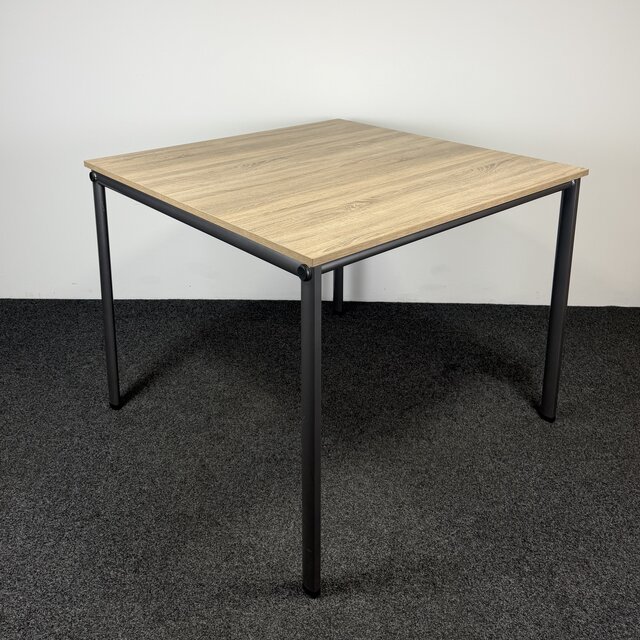 Refurbished Ahrend Statafel | 140 x 140 cm