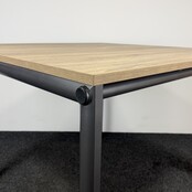 Refurbished Ahrend Statafel | 140 x 140 cm