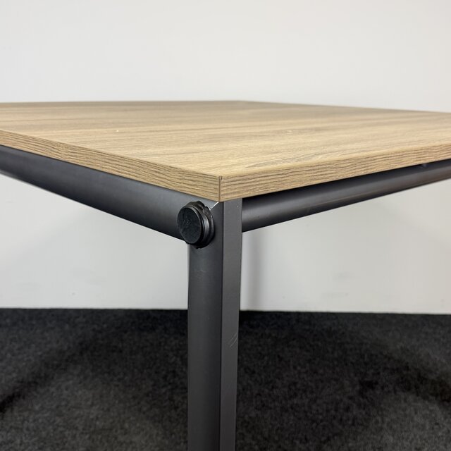 Refurbished Ahrend Statafel | 140 x 140 cm