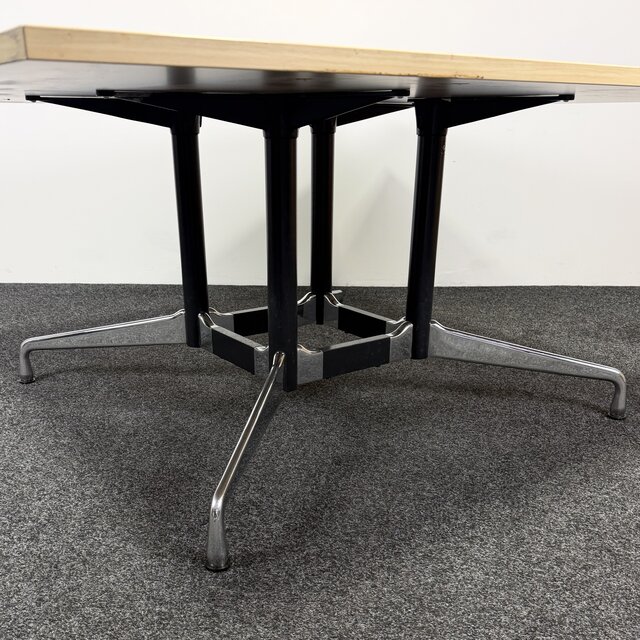 Vitra Eames Segmented Vergadertafel | 160 x 160 cm