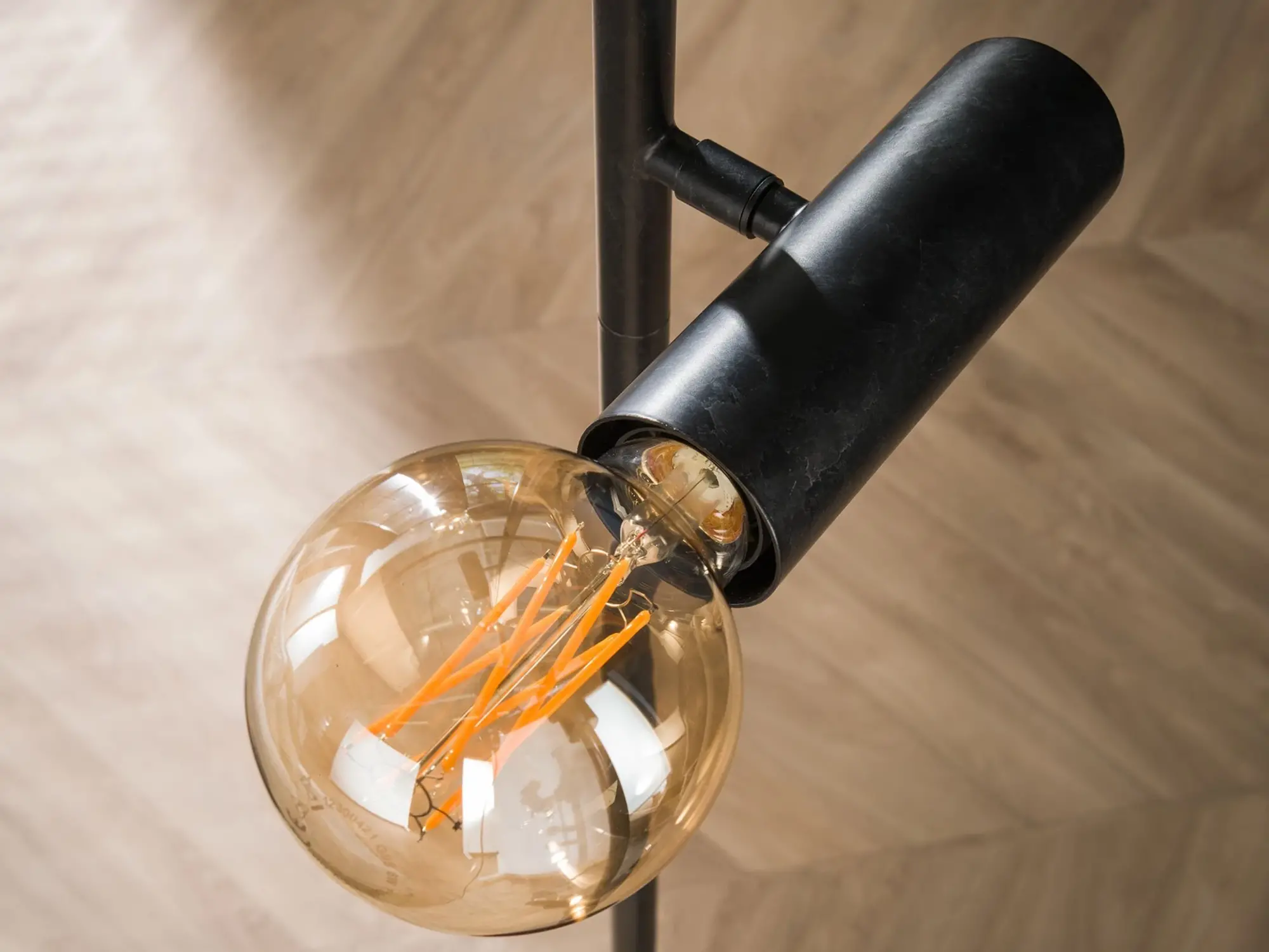 Het vermogen en energieverbruik van LED uitgedrukt in watt, kilowatt en kilowattuur