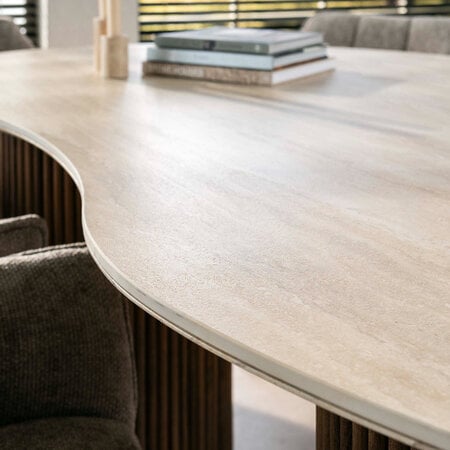 BelaLuz Modern Japandi eetkamertafel Romano niervormig travertin 215 cm