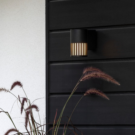 Konstsmide Modern industriële buiten wandlamp Pistoia 1-lichts zwart