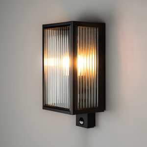 Konstsmide Moderne buiten wandlamp Carpi flush 1-lichts zwart met bewegingssensor