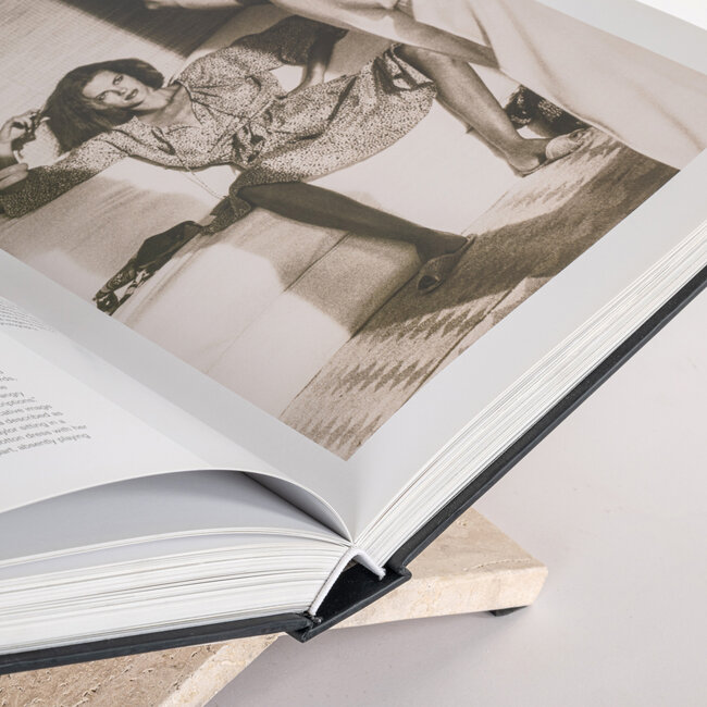 Richmond Interiors  Boekenstandaards Belice beige