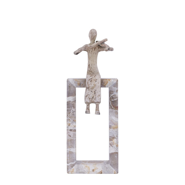 PTMD Ornament Aleria Beige viooldame op marmeren voetstuk