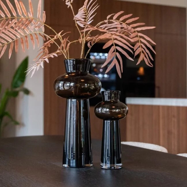 Richmond Interiors  Vaas Jamey klein Bruin